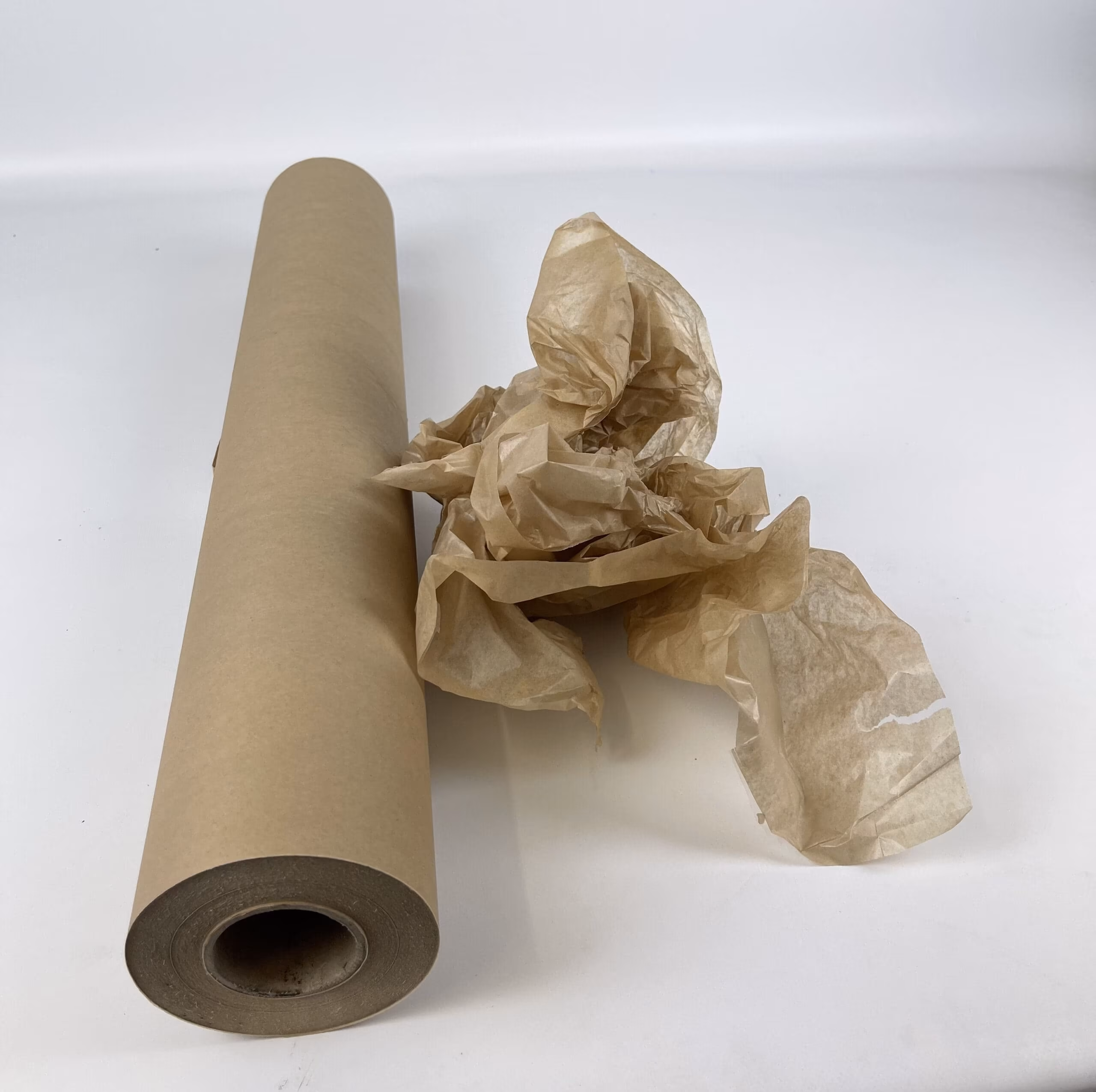 Papier pakowy w rolkach na gilzie do pakowania produktów i zabezpieczania przesyłek